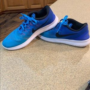 Blue Nike Free RN tennis-shoes!💙💙